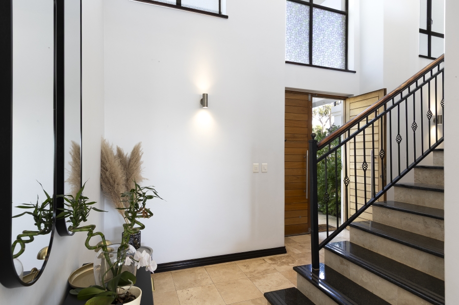 To Let 4 Bedroom Property for Rent in Heldervue Western Cape